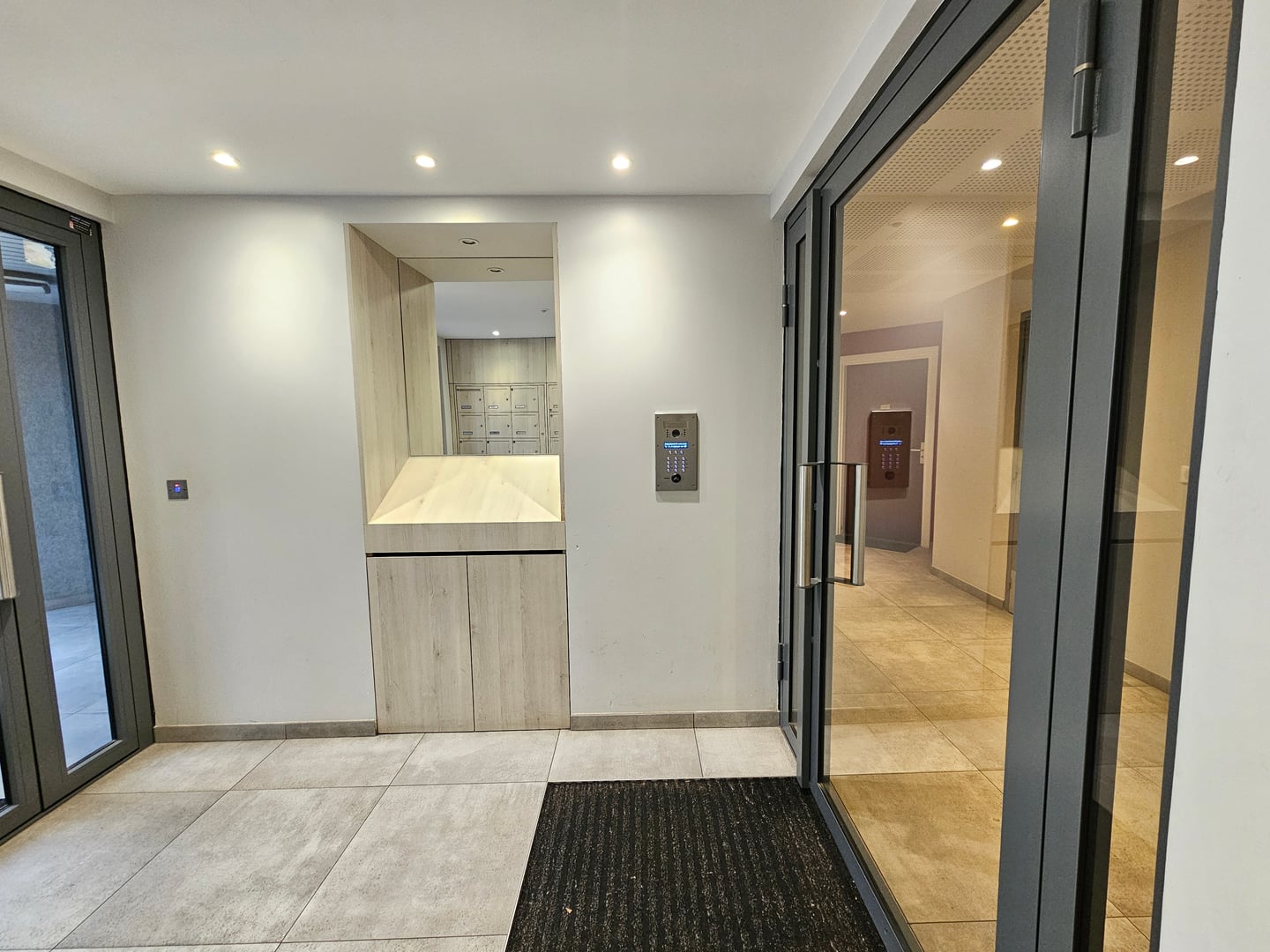 Dutrievoz - Hall immeuble vue 2